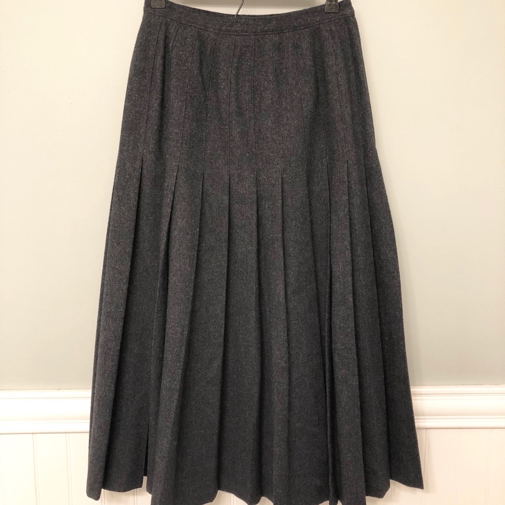 %100 Wool midi pleated skirt